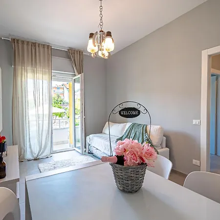 600 Meters From The Sea - Private Courtyard And Parking Apartment