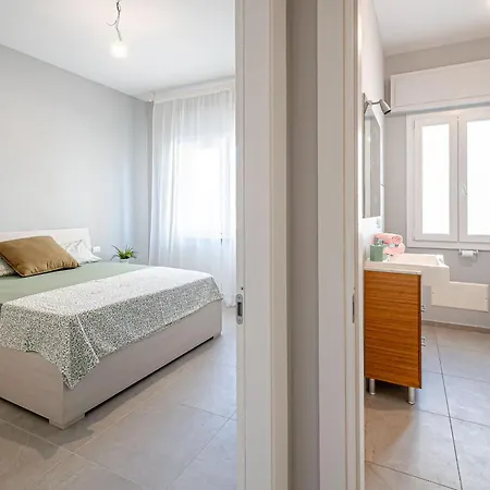 Apartment 600 Meters From The Sea - Private Courtyard And Parking *
